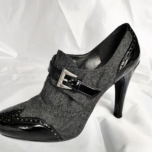 Stuart Weitzman Grey Flannel & Black Pumps